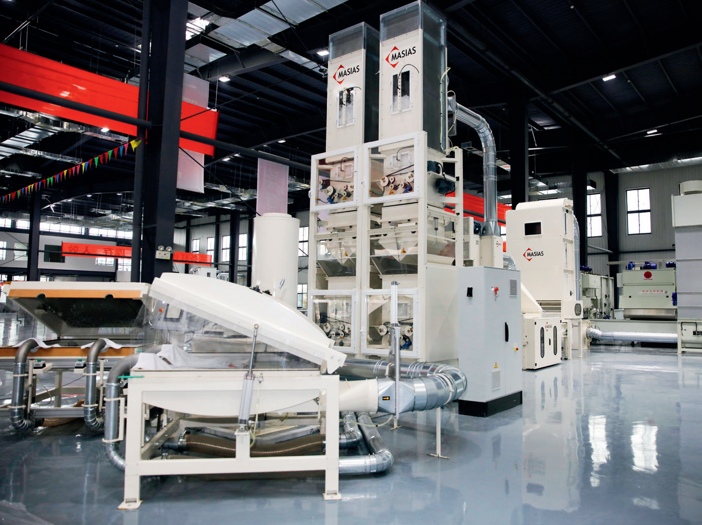 湖南梦洁家纺生产车间。